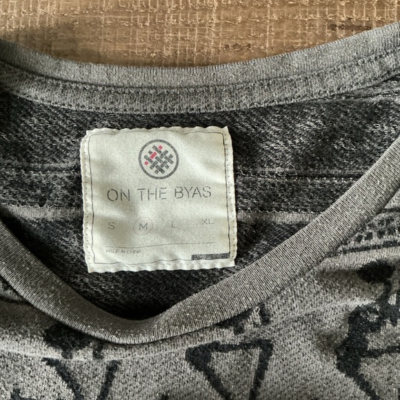 On The Byas Men’s Grey Skeleton Crosses Pot Leaf Tshirt Medium - Picture 2 of 7